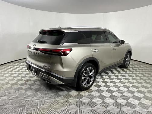 2022 INFINITI QX60 LUXE