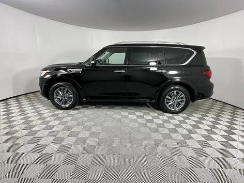 2022 INFINITI QX80 LUXE