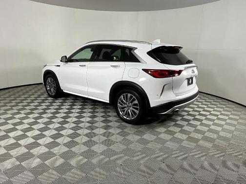 2023 INFINITI QX50 LUXE