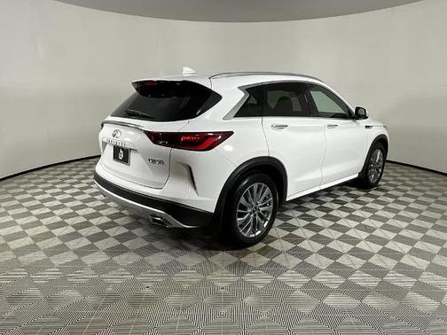 2023 INFINITI QX50 LUXE