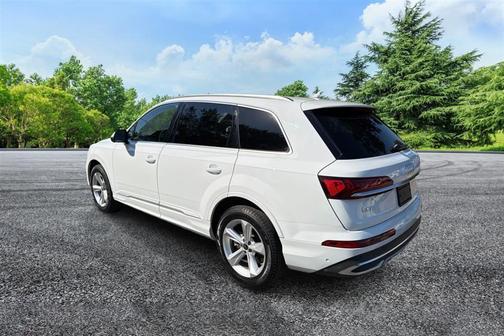2024 Audi Q7 45 Premium Plus