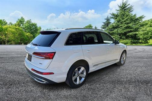 2024 Audi Q7 45 Premium Plus