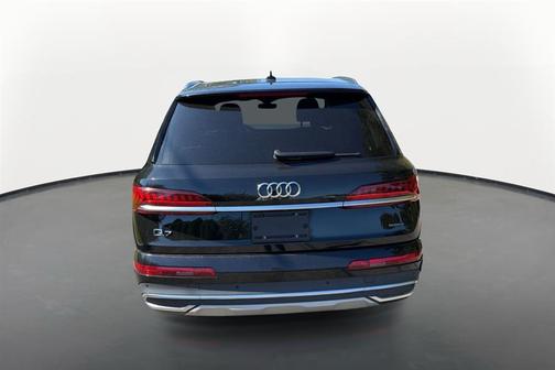 2024 Audi Q7 45 Premium Plus