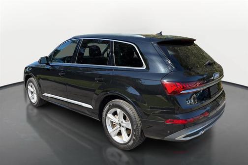 2024 Audi Q7 45 Premium Plus