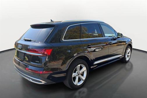 2024 Audi Q7 45 Premium Plus