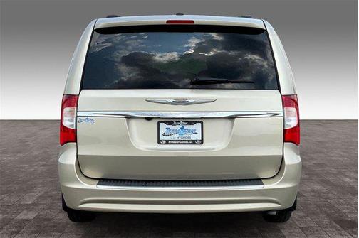 2016 Chrysler Town & Country LX