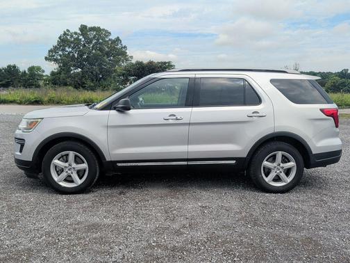 Ingot Silver Metallic 2018 Ford Explorer XLT