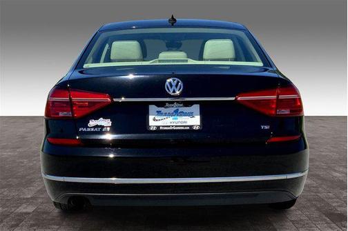 2016 Volkswagen Passat 1.8T SE w/Technology