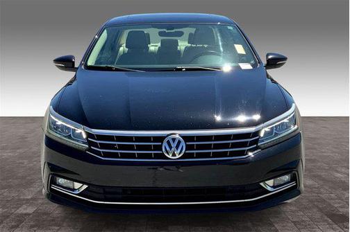 2016 Volkswagen Passat 1.8T SE w/Technology
