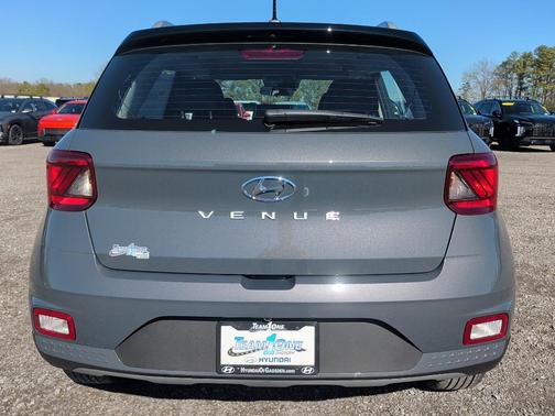 2026 Hyundai VENUE SEL w/Two-Tone Roof