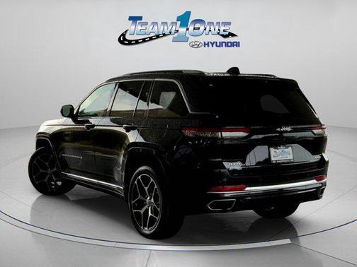 2022 Jeep Grand Cherokee Summit