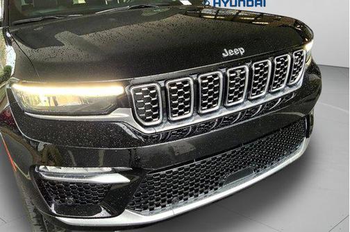 2022 Jeep Grand Cherokee Summit