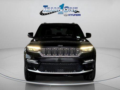 2022 Jeep Grand Cherokee Summit