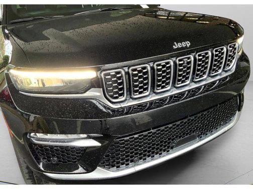 2022 Jeep Grand Cherokee Summit
