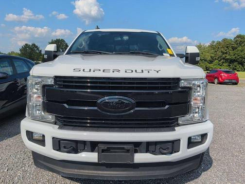 Oxford White 2019 Ford F-250 Lariat