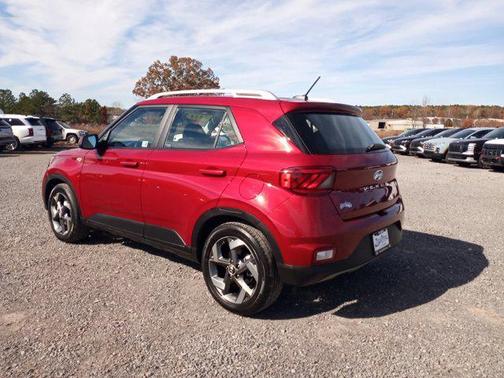 2024 Hyundai VENUE SEL