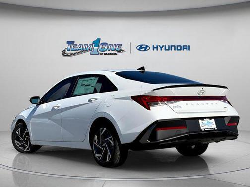 2025 Hyundai ELANTRA HEV SEL Sport