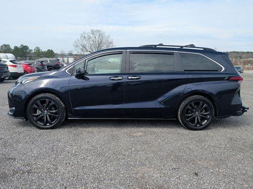 2023 Toyota Sienna XSE 7 Passenger