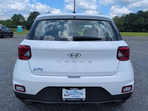 Lunar White 2026 Hyundai VENUE SEL