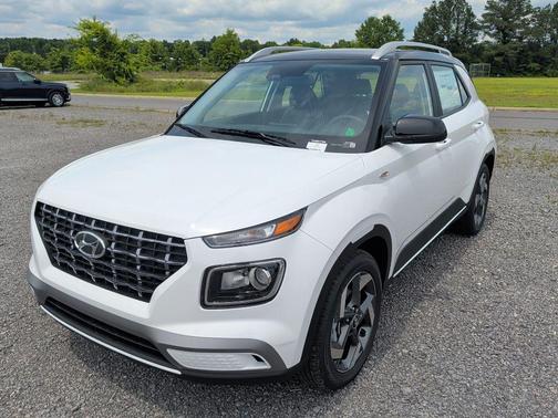 Lunar White w/Black Roof 2026 Hyundai VENUE SEL w/Two-Tone Roof