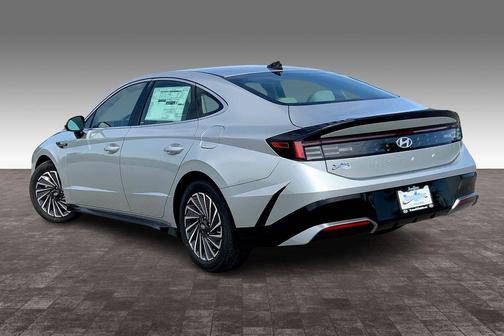 Aero Silver 2025 Hyundai SONATA Hybrid SE