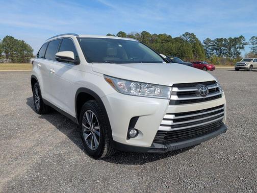 Blizzard Pearl 2019 Toyota Highlander XLE