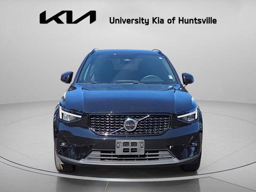 Onyx Black Metallic 2025 Volvo XC40 B5 Plus Dark Theme