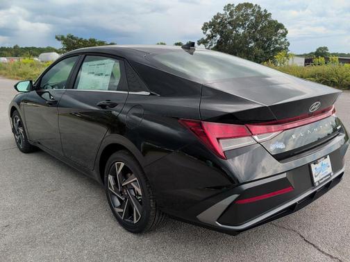 Abyss Black 2026 Hyundai ELANTRA Limited