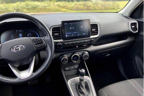 2024 Hyundai VENUE SEL