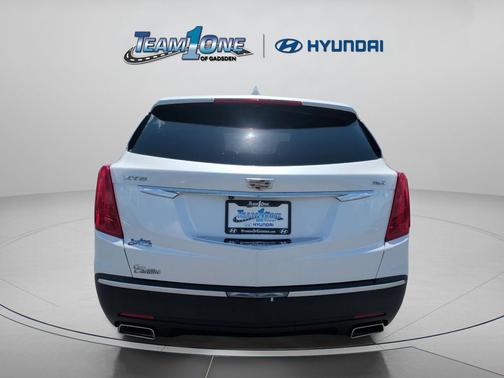 Crystal White Tricoat 2017 Cadillac XT5 Luxury