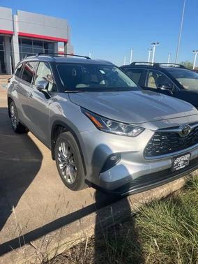 2025 Toyota Highlander Platinum