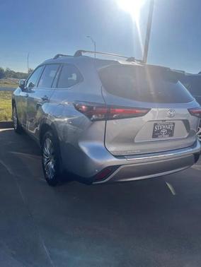 2025 Toyota Highlander Platinum