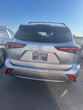 2025 Toyota Highlander Platinum