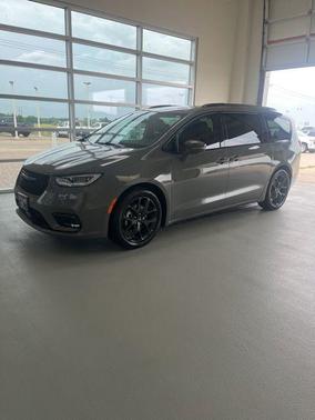 Ceramic Gray Clearcoat 2022 Chrysler Pacifica Limited