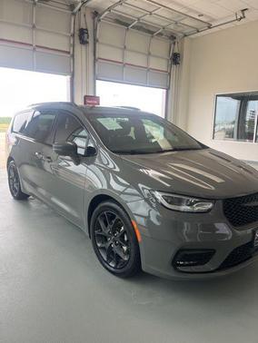 Ceramic Gray Clearcoat 2022 Chrysler Pacifica Limited