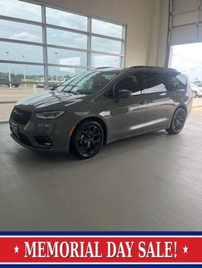 Ceramic Gray Clearcoat 2022 Chrysler Pacifica Limited