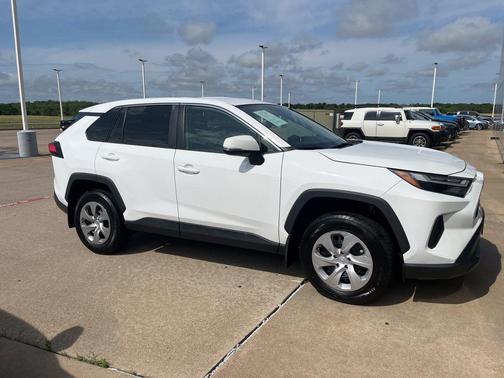 Ice Cap 2024 Toyota RAV4 LE