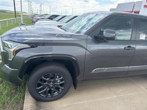 2025 Toyota Tundra Hybrid Platinum