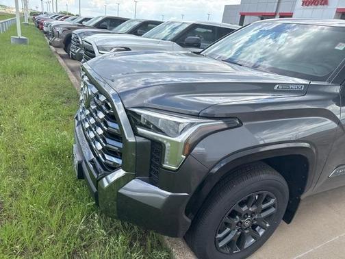2025 Toyota Tundra Hybrid Platinum