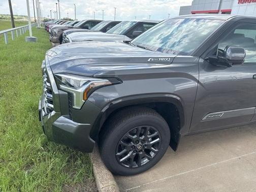 2025 Toyota Tundra Hybrid Platinum
