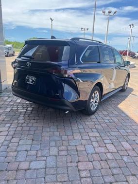 2025 Toyota Sienna LE