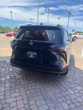 2025 Toyota Sienna LE