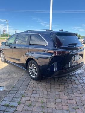 2025 Toyota Sienna LE