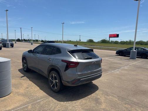 Sterling Gray Metallic 2025 Chevrolet Trax FWD 1RS
