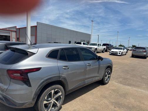 Sterling Gray Metallic 2025 Chevrolet Trax FWD 1RS