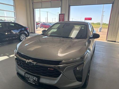 Sterling Gray Metallic 2025 Chevrolet Trax FWD 1RS