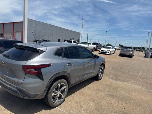Sterling Gray Metallic 2025 Chevrolet Trax FWD 1RS