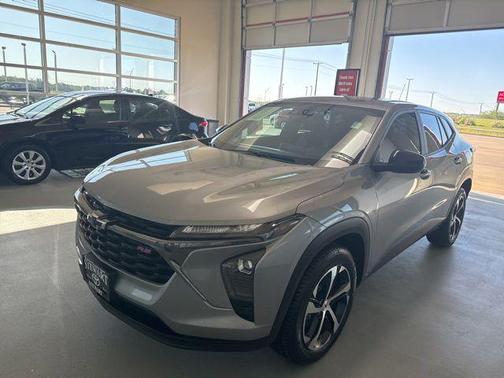 Sterling Gray Metallic 2025 Chevrolet Trax FWD 1RS
