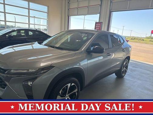 Sterling Gray Metallic 2025 Chevrolet Trax FWD 1RS