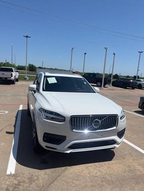 2020 Volvo XC90 Hybrid T8 Momentum 6 Passenger